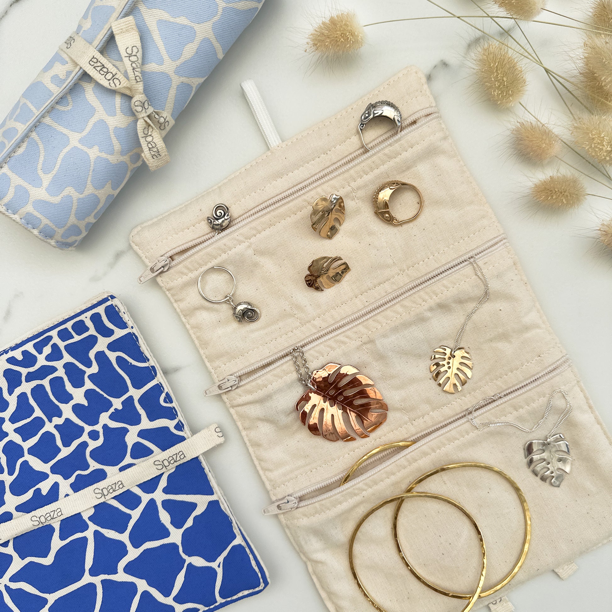 Jewellery Roll Giraffe | keeps your jewellery from tangling