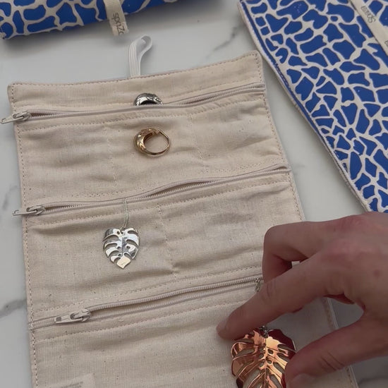 Jewellery Roll Giraffe | keeps your jewellery from tangling